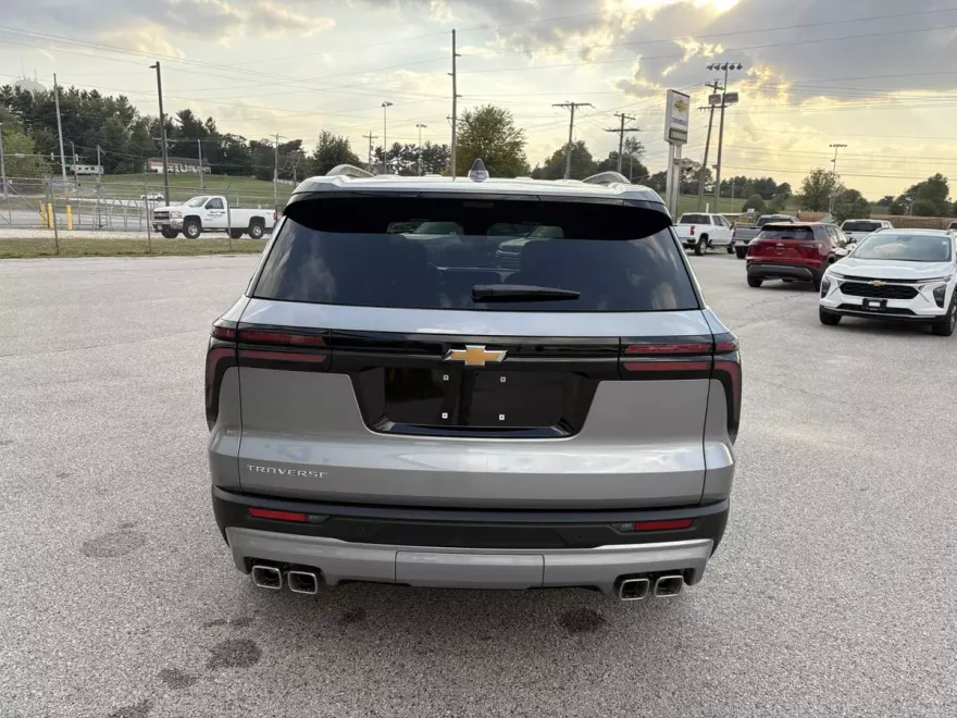 2026 Chevrolet Traverse 1LT photo 1