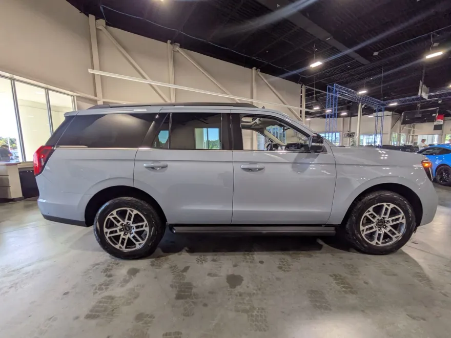 2025 Ford Expedition photo 1