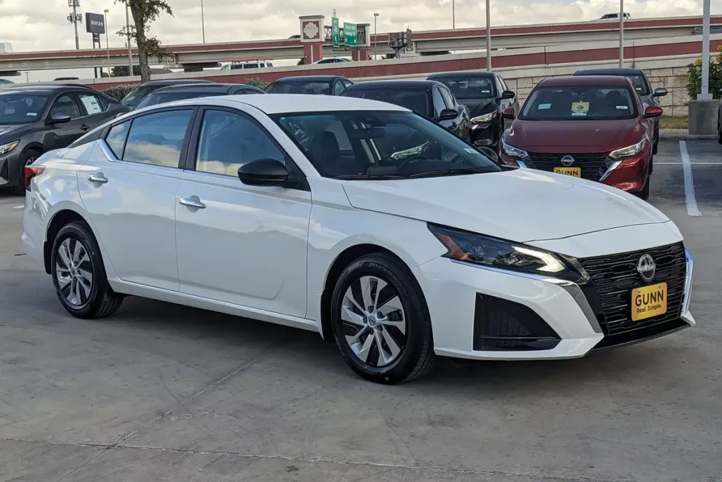 2025 Nissan Altima S photo 1