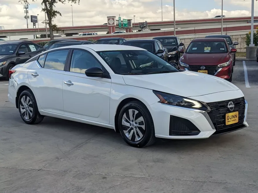 2025 Nissan Altima S photo 1