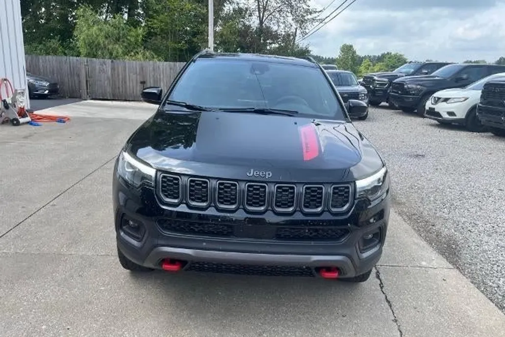 2025 Jeep Compass Trailhawk photo 1