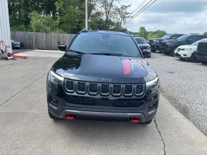 2025 Jeep Compass Trailhawk photo 1