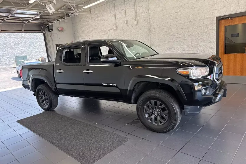 2023 Toyota Tacoma SR5 photo 1