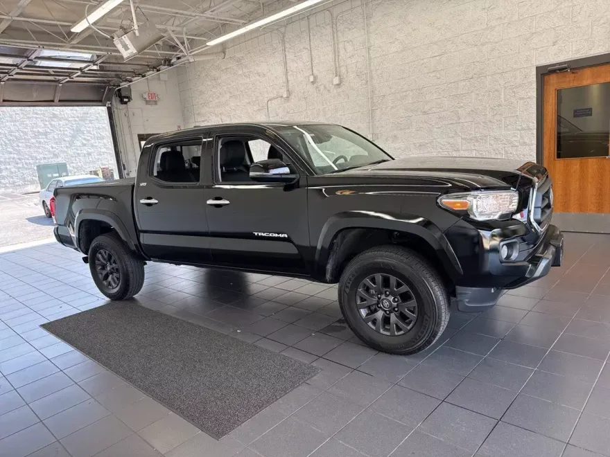 2023 Toyota Tacoma SR5 photo 1