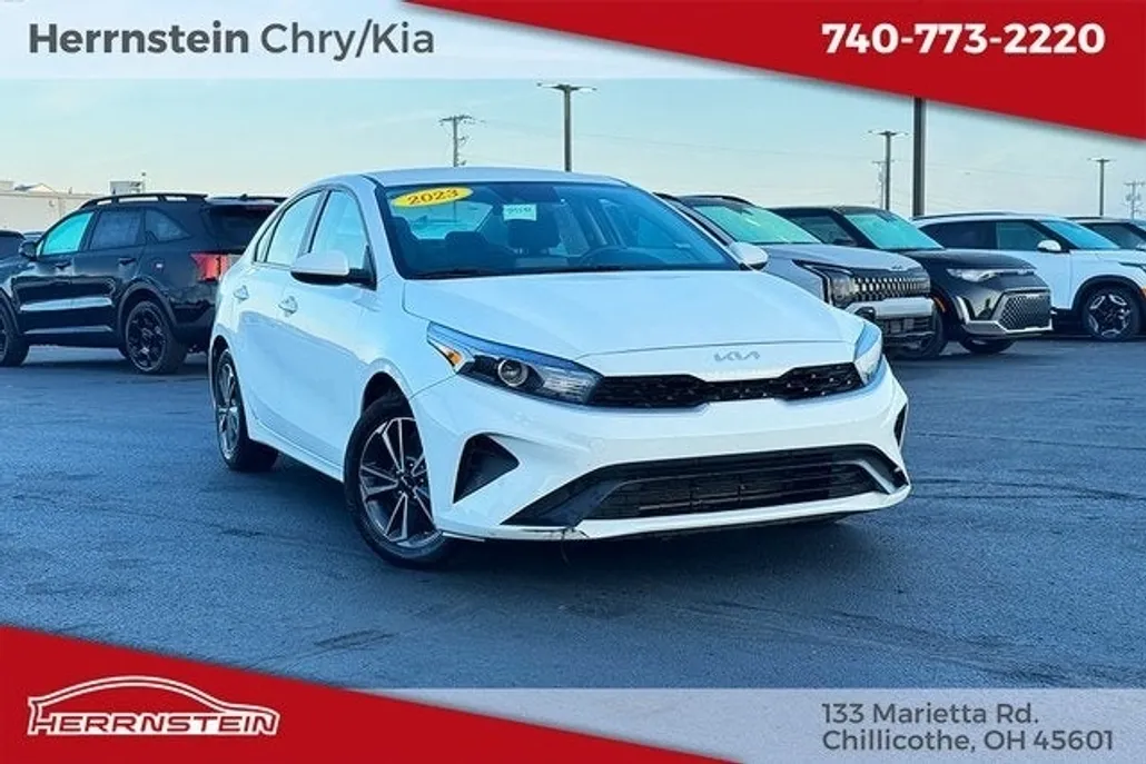 2023 Kia Forte LXS photo 1