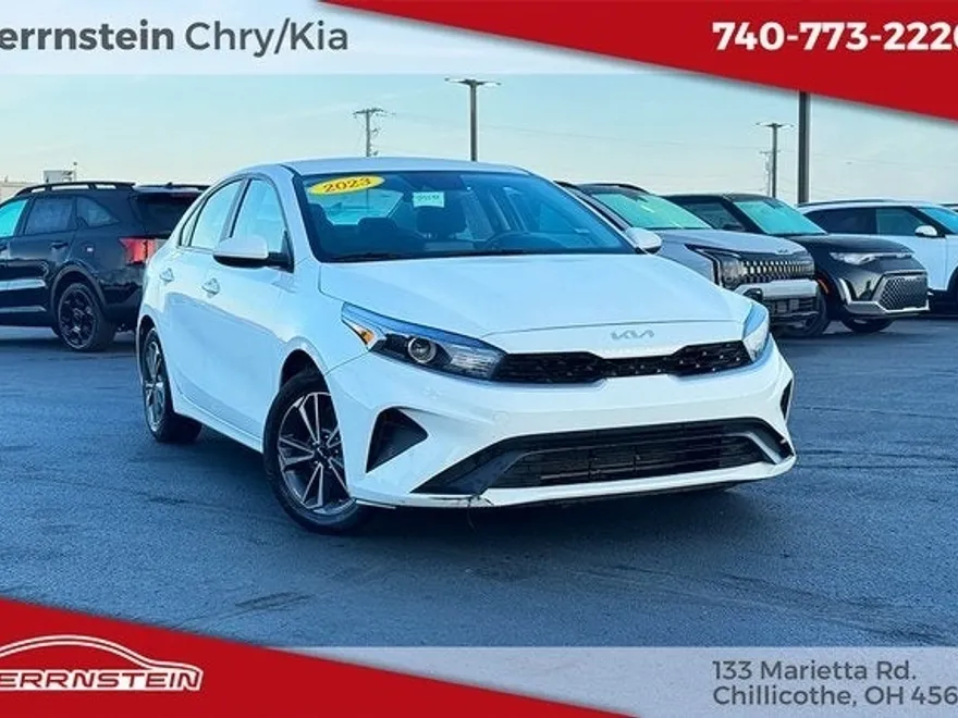 2023 Kia Forte LXS photo 1