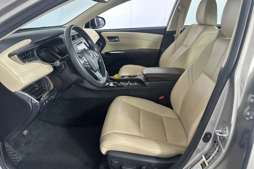 2018 Toyota Avalon Limited photo 1