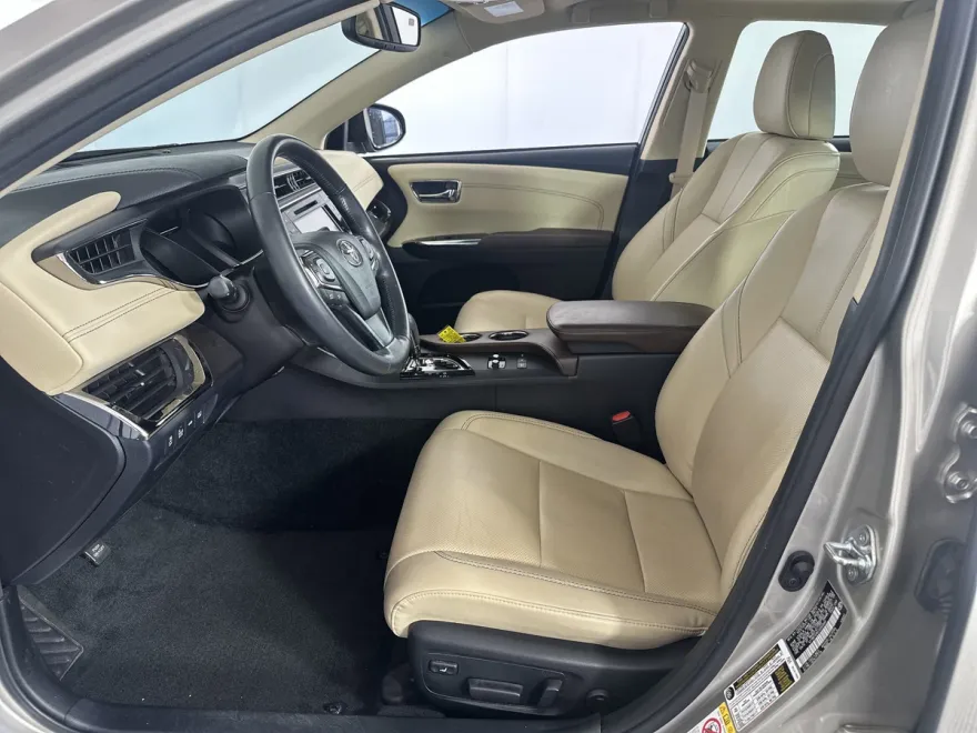 2018 Toyota Avalon Limited photo 1