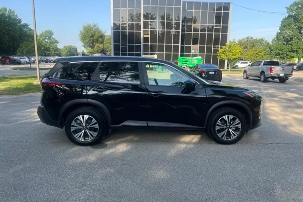 2023 Nissan Rogue SV photo 1