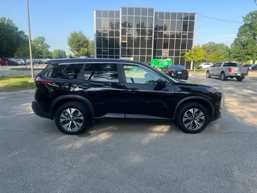 2023 Nissan Rogue SV photo 1