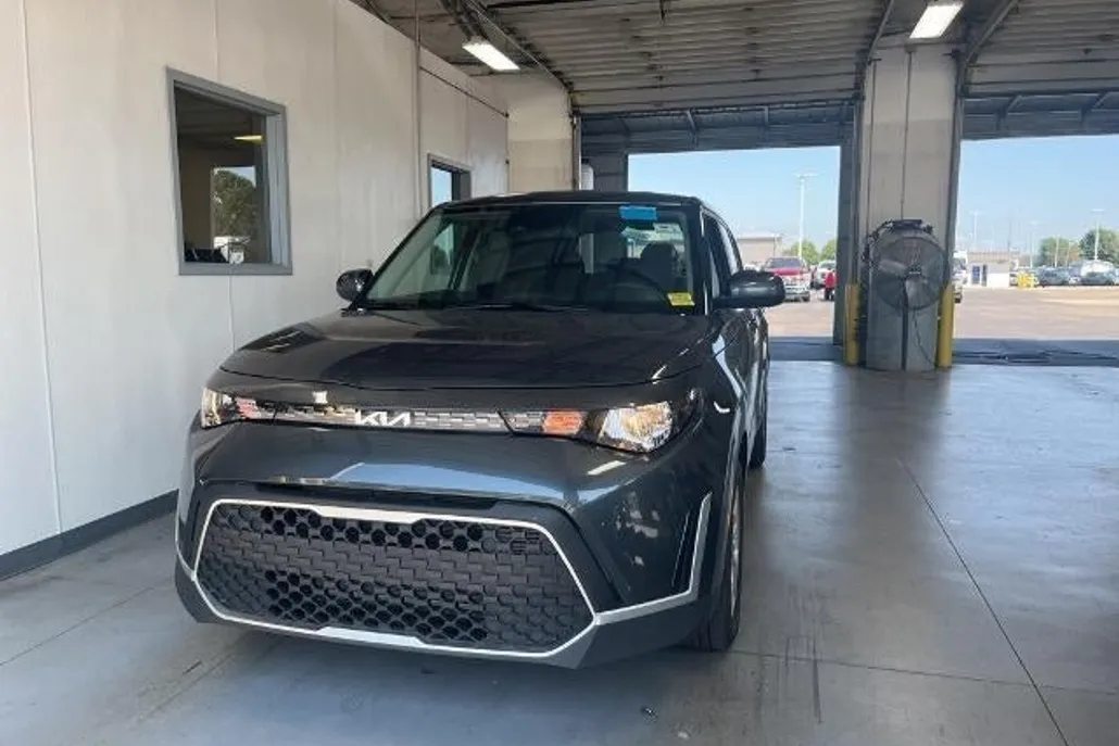 2024 Kia Soul LX photo 1