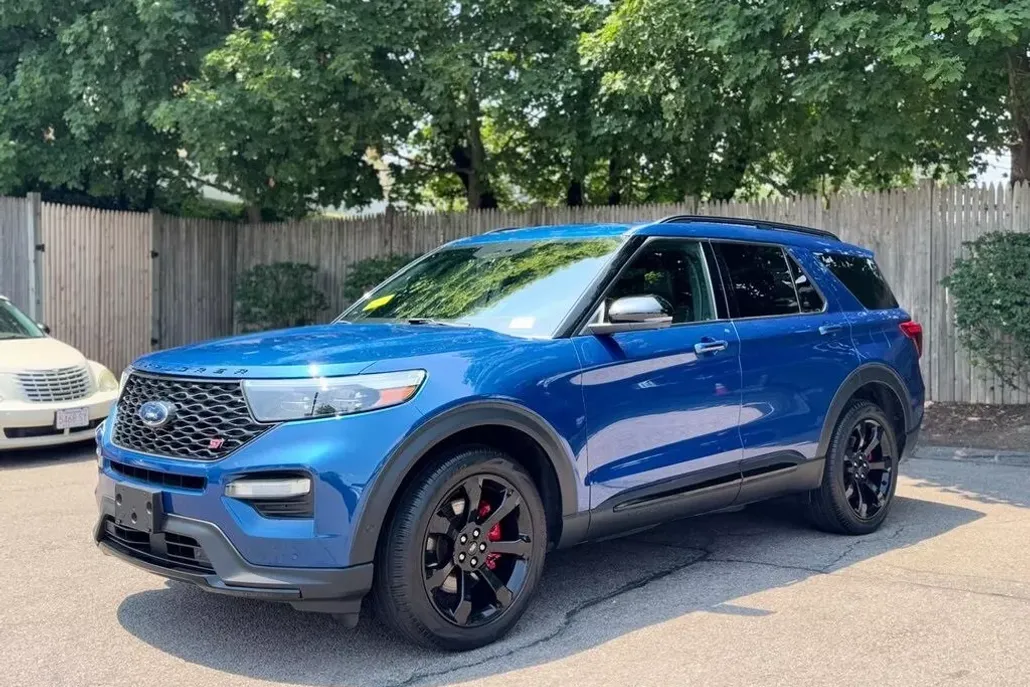 2022 Ford Explorer ST photo 1