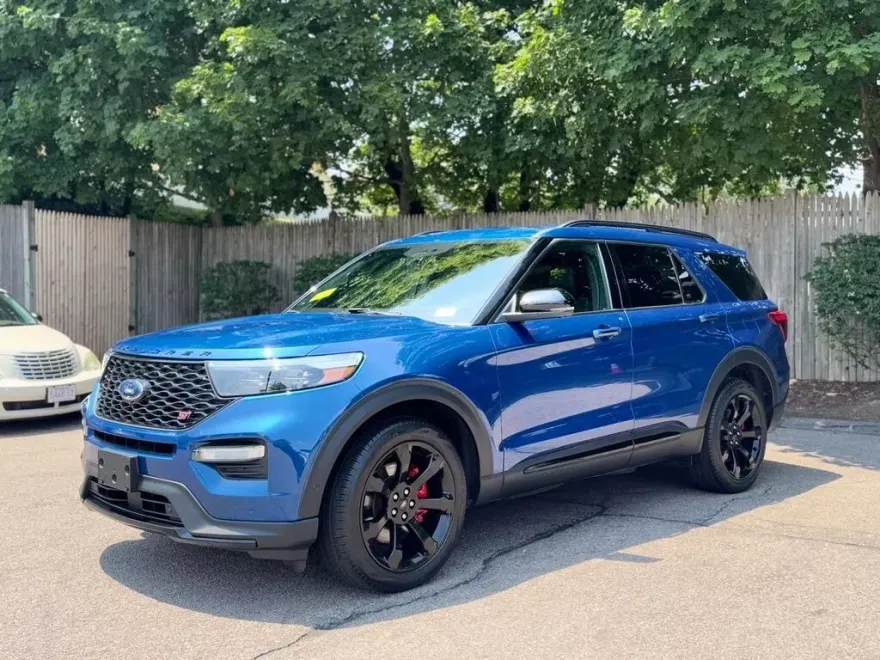 2022 Ford Explorer ST photo 1