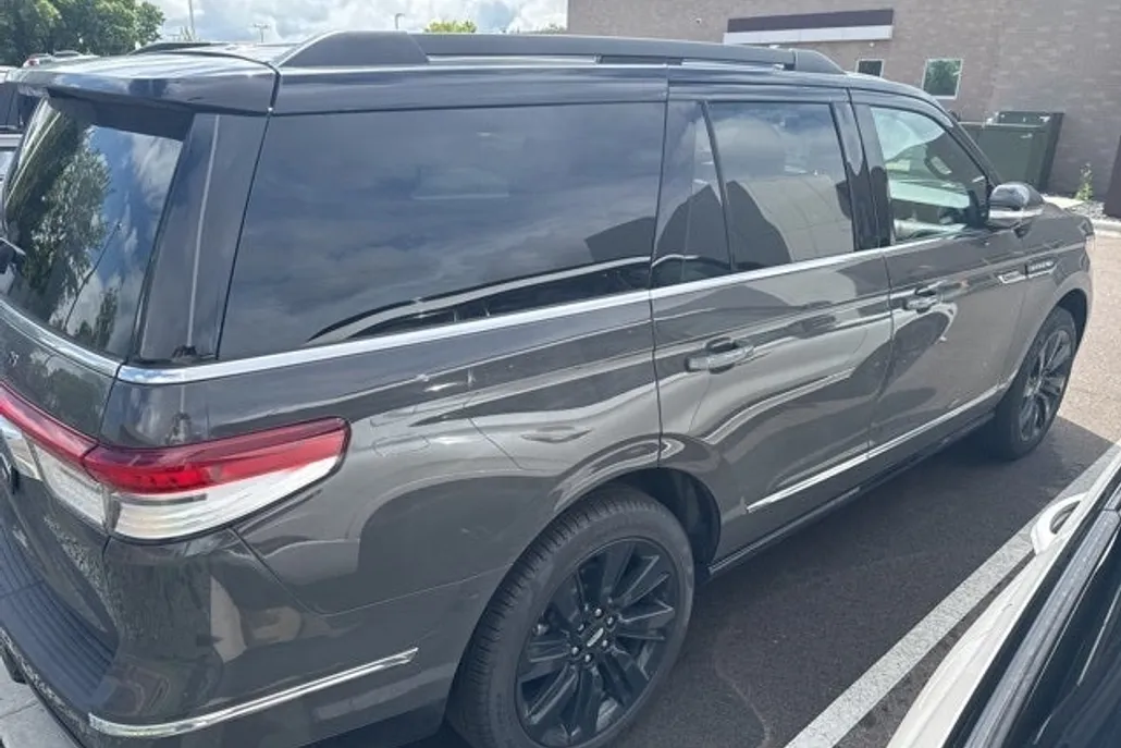 2024 Lincoln Navigator Black Label photo 1
