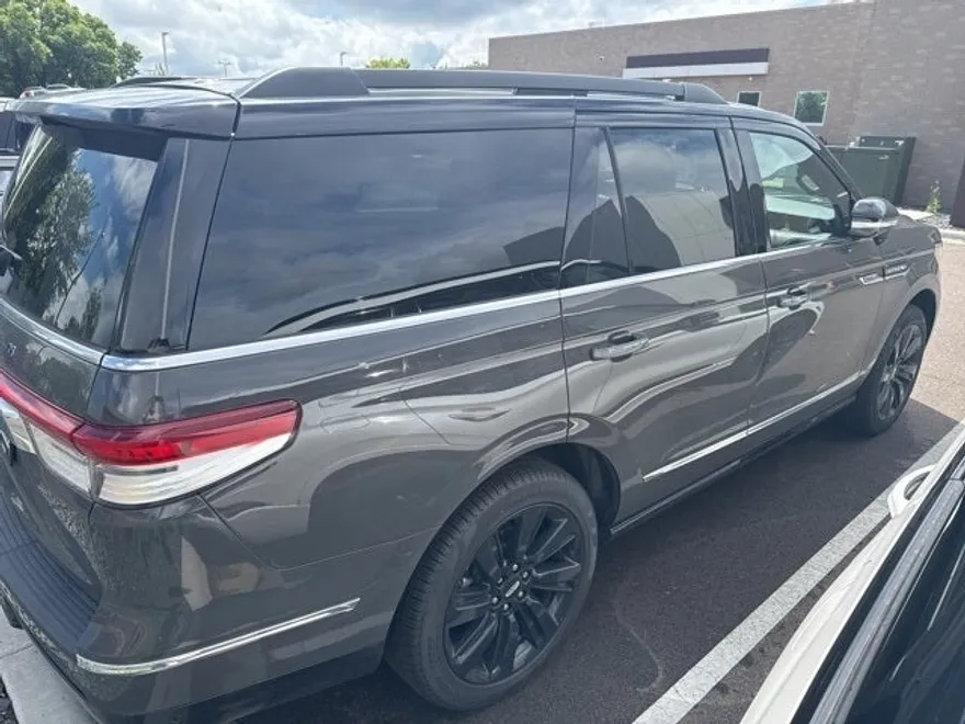 2024 Lincoln Navigator Black Label photo 1