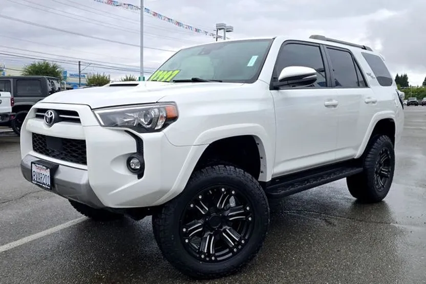2021 Toyota 4Runner TRD Off-Road Premium photo 1
