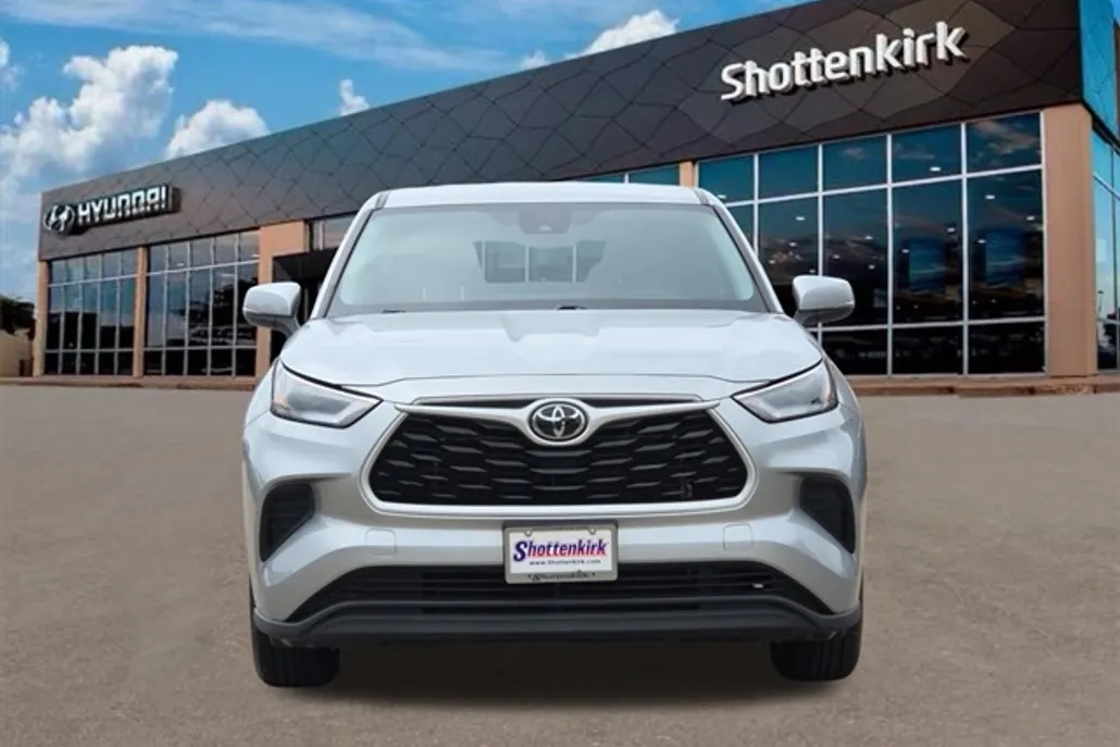 2023 Toyota Highlander L photo 1