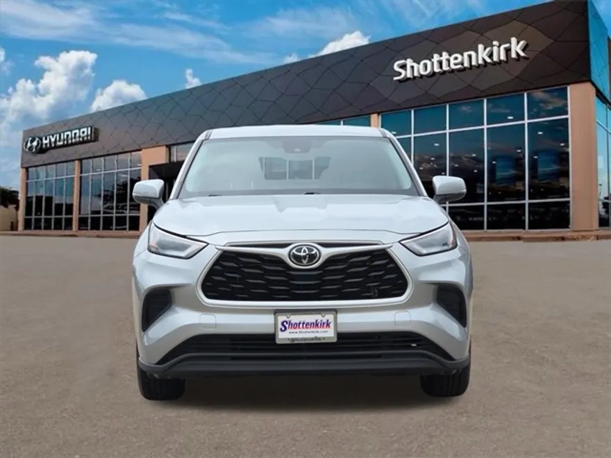 2023 Toyota Highlander L photo 1