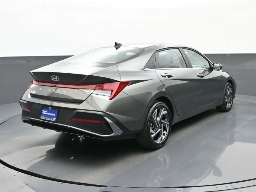 2025 Hyundai Elantra SEL Convenience photo 1