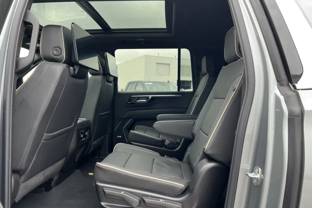 2025 Chevrolet Suburban Premier photo 1