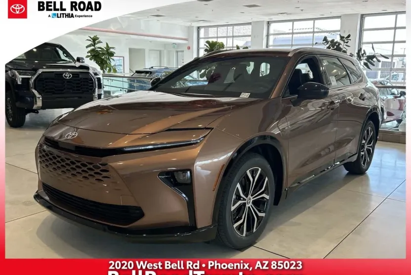 2025 Toyota Crown Signia XLE photo 1