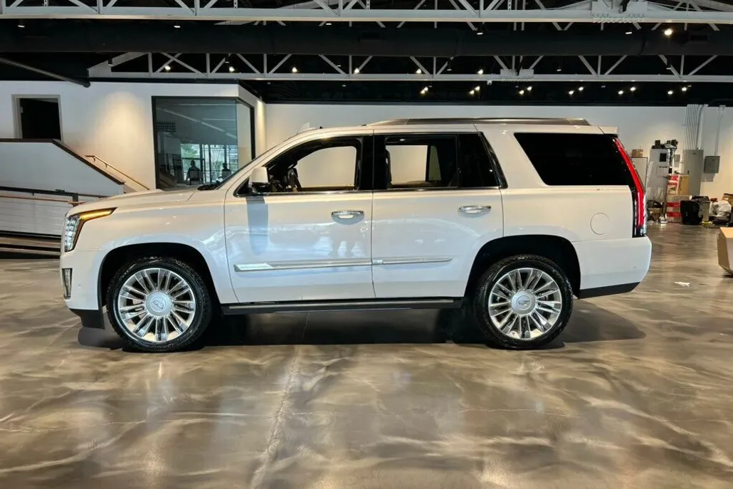 2020 Cadillac Escalade Platinum photo 1