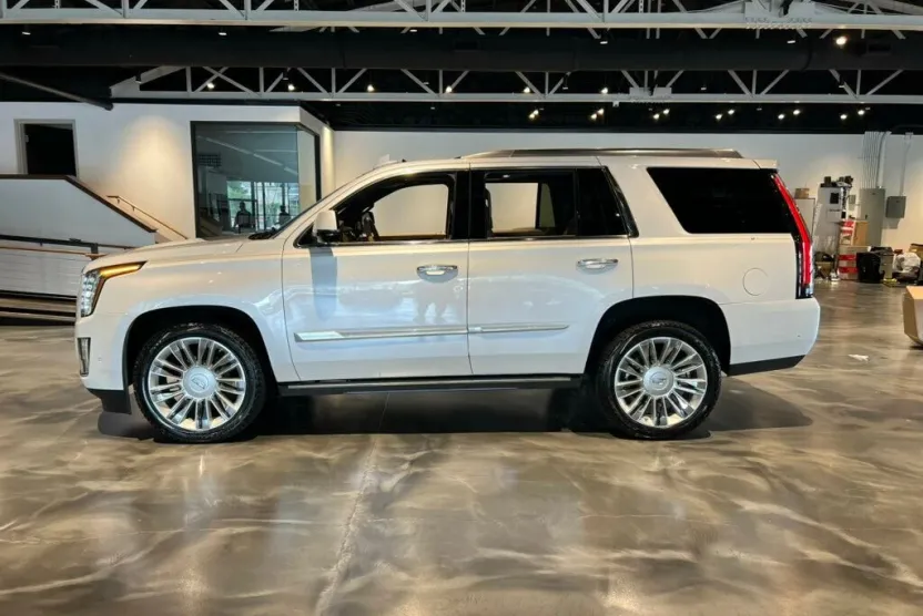 2020 Cadillac Escalade Platinum photo 1