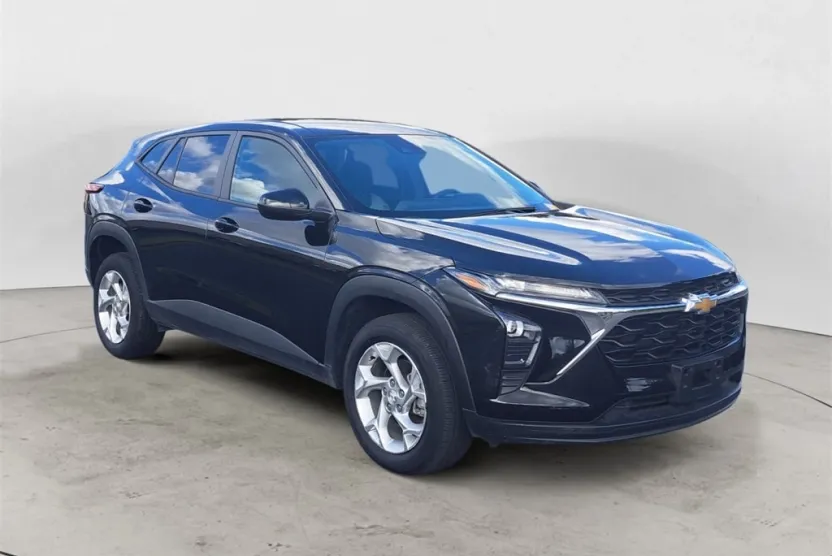 2024 Chevrolet Trax LS photo 1