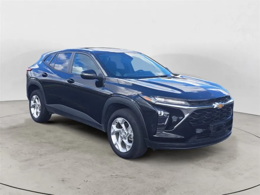 2024 Chevrolet Trax LS photo 1