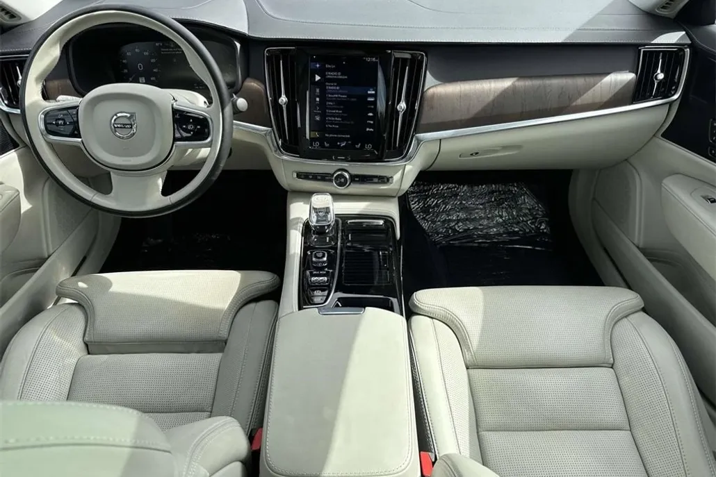 2021 Volvo S90 T8 Inscription photo 1