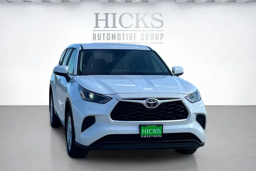 2023 Toyota Highlander L photo 1
