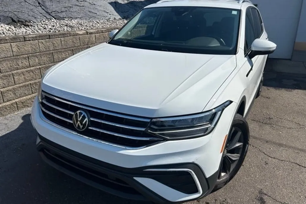 2022 Volkswagen Tiguan SE photo 1