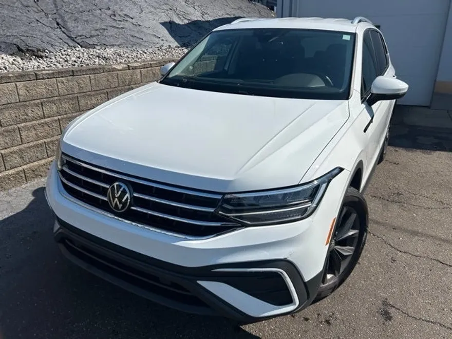 2022 Volkswagen Tiguan SE photo 1
