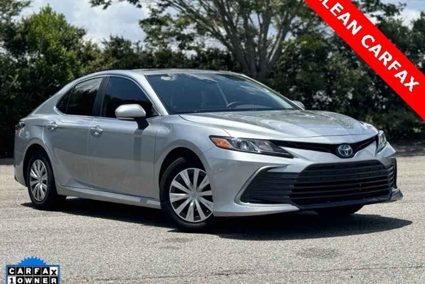 2023 Toyota Camry Hybrid LE photo 1