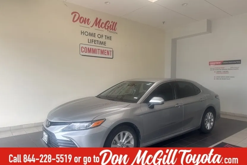 2021 Toyota Camry LE photo 1