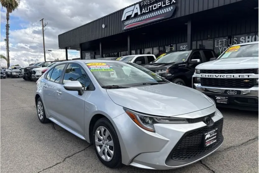 2022 Toyota Corolla LE photo 1