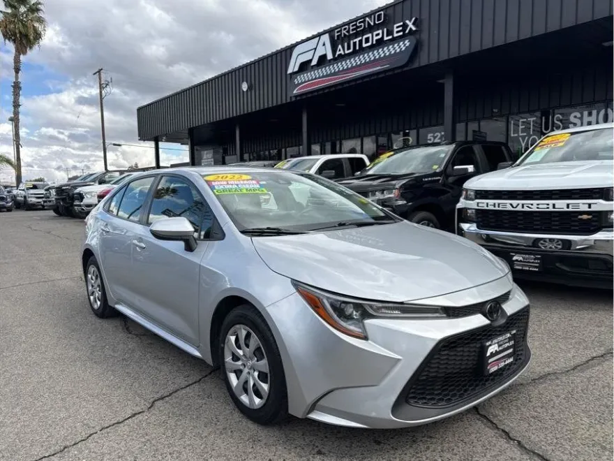 2022 Toyota Corolla LE photo 1