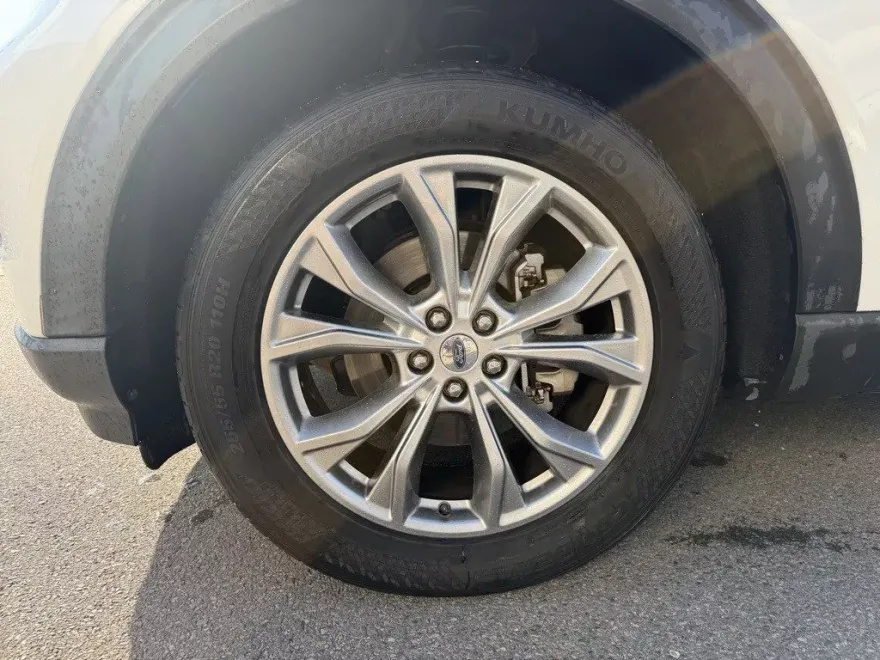 2020 Ford Explorer Limited photo 1