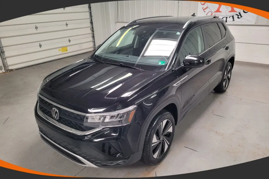 2024 Volkswagen Taos SE photo 1