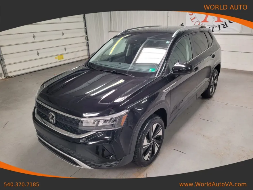 2024 Volkswagen Taos SE photo 1