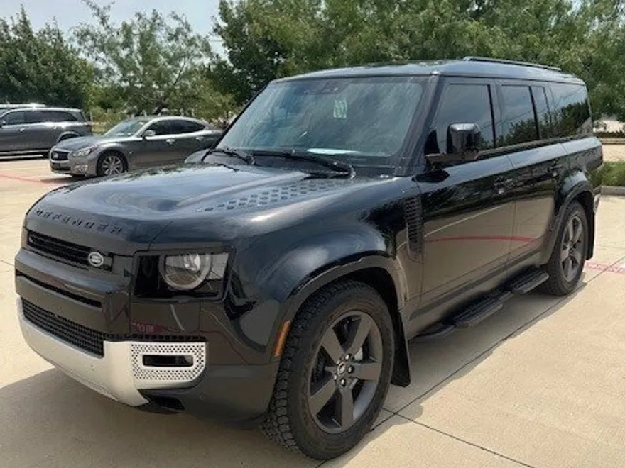 2025 Land Rover Defender 130 S photo 1