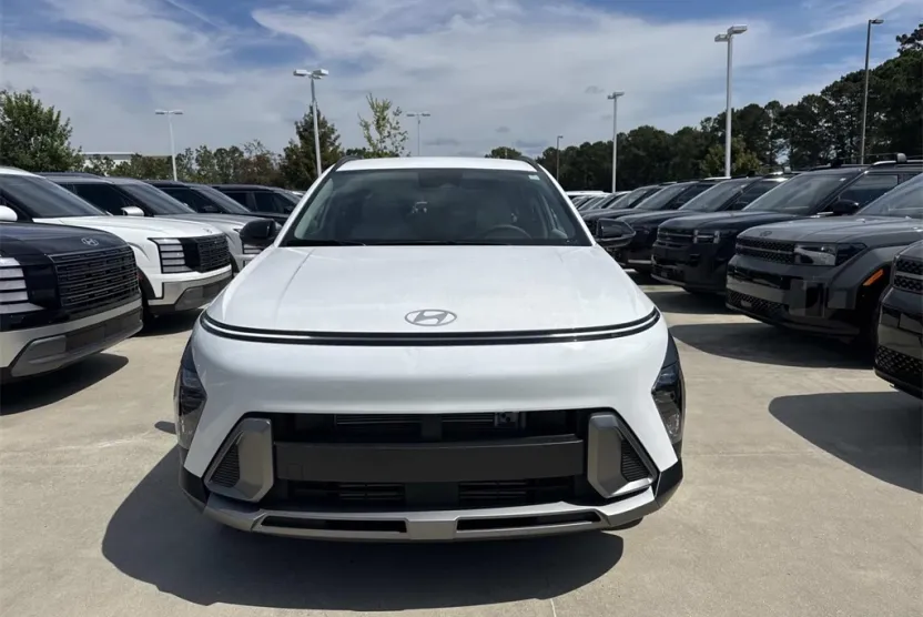 2026 Hyundai Kona SEL photo 1