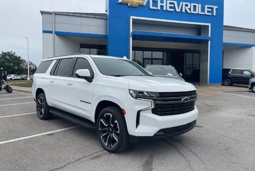 2022 Chevrolet Suburban RST photo 1