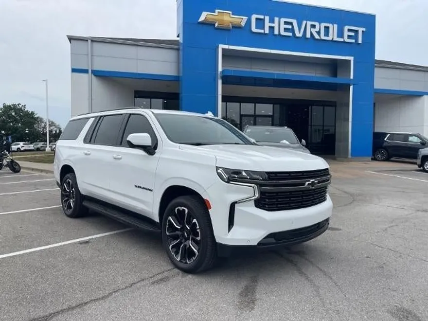 2022 Chevrolet Suburban RST photo 1