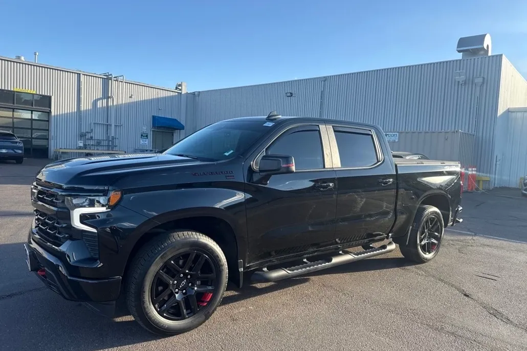 2023 Chevrolet Silverado 1500 RST photo 1
