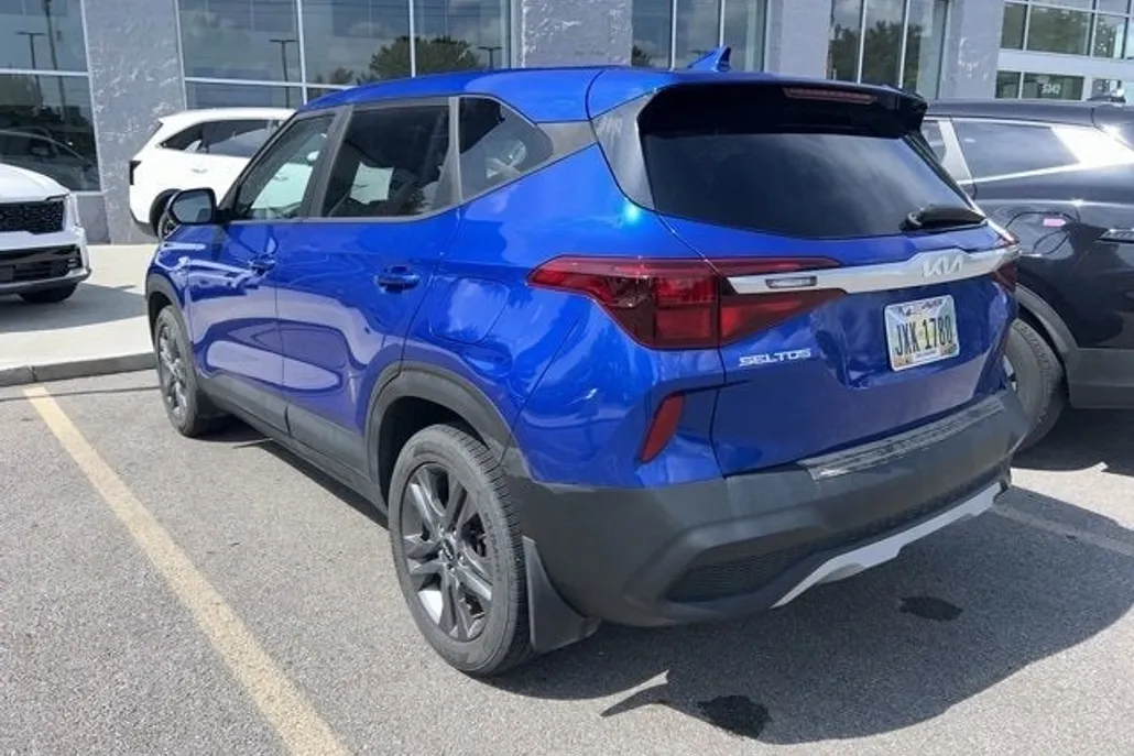 2023 Kia Seltos LX photo 1