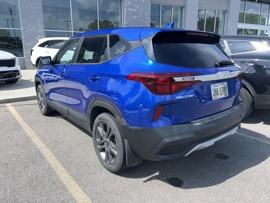2023 Kia Seltos LX photo 1