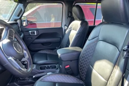 2020 Jeep Wrangler Unlimited Sahara High Altitude photo 3