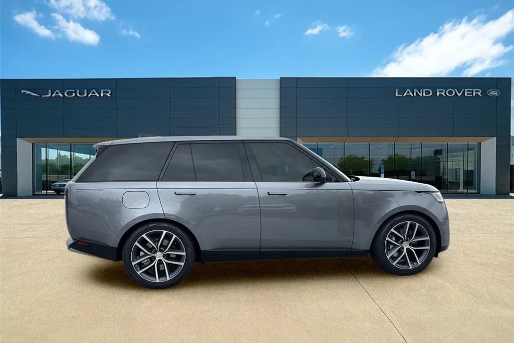 2025 Land Rover Range Rover SE photo 1