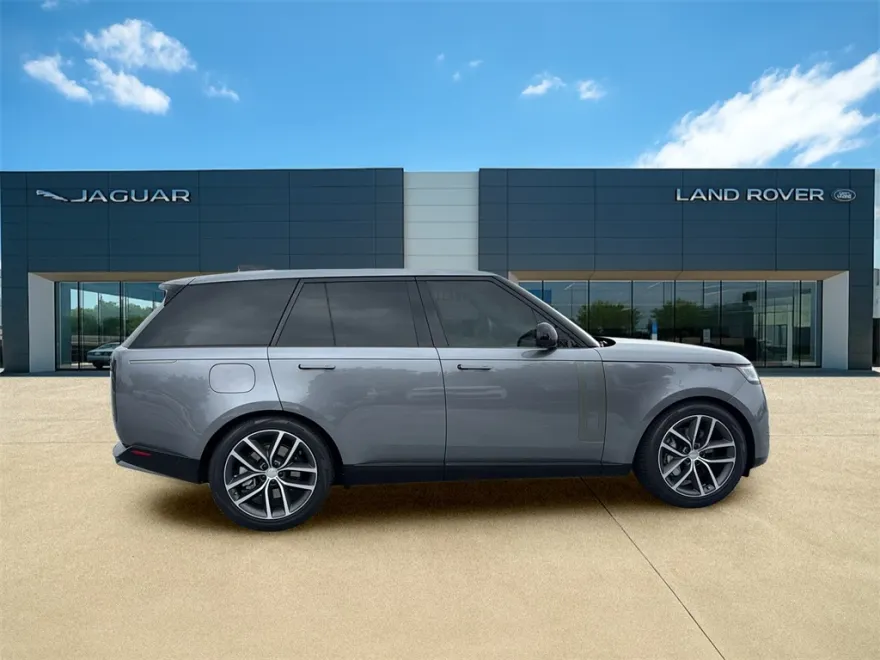 2025 Land Rover Range Rover SE photo 1